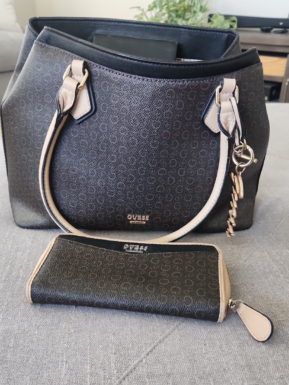 GUESS Black & Beige Signature Zip-Around Wallet